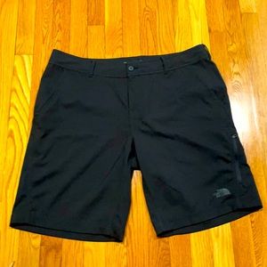 Men’s north face flash dry board shorts size 38, black. Excellent condition
